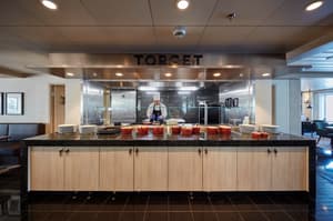 Hurtigruten - MS Nordkapp - Torget Restaurant.JPG